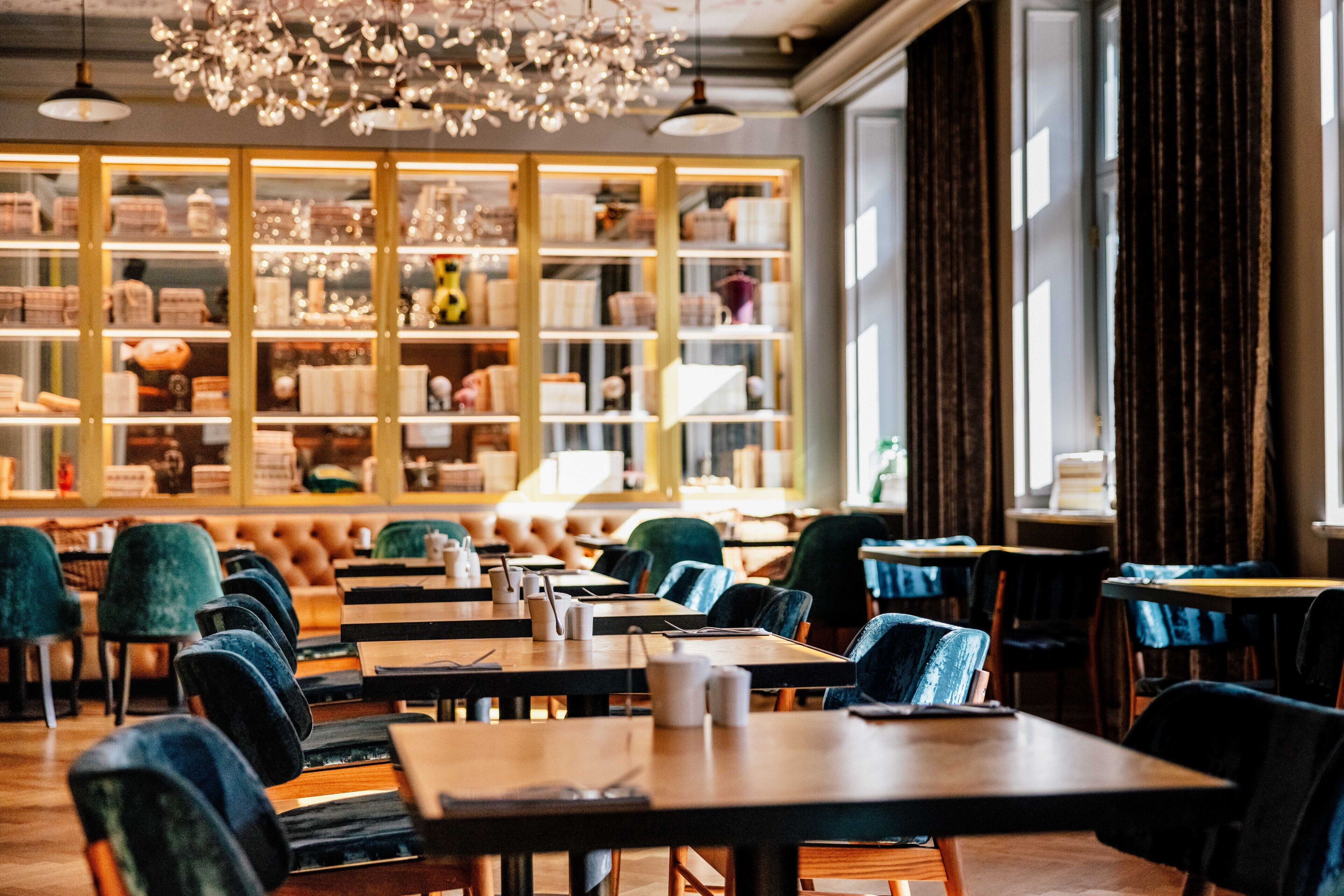 Aamiainen, lounas ja illallinen; kansainvälinen keittiö 