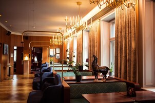 Se sirven desayunos, almuerzos y cenas; cocina internacional