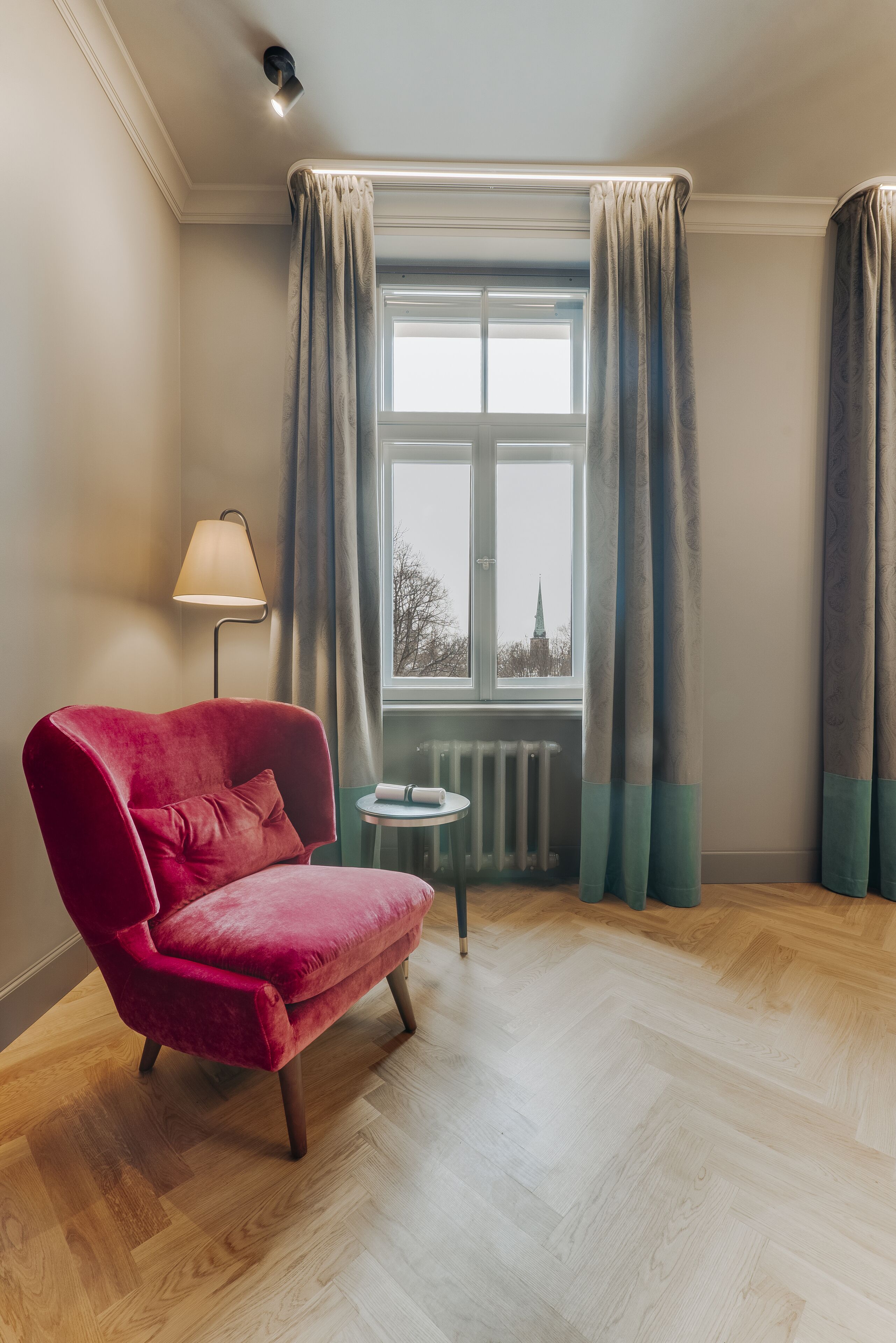 superior double room | living area | led tv