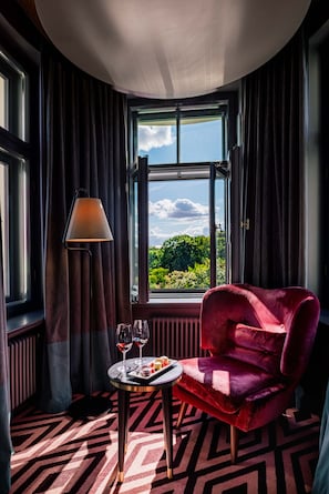 豪華客房 | 起居區 | LED 液晶電視