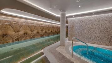 Banyera d'hidromassatge coberta