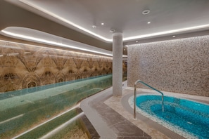 Bañera de hidromasaje interior