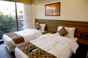 Premium bedding, minibar, in-room safe, desk - Hotel Mumbai House (Mumbai)