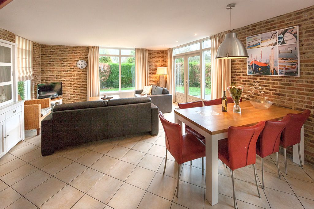 Bungalow, 3 Bedrooms (Spar) | Living room | Flat-screen TV, DVD player