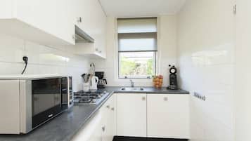 Bungalow, 2 phòng ngủ (Den) | Bếp riêng | Tủ lạnh, lò vi sóng, lò nướng, bếp nấu