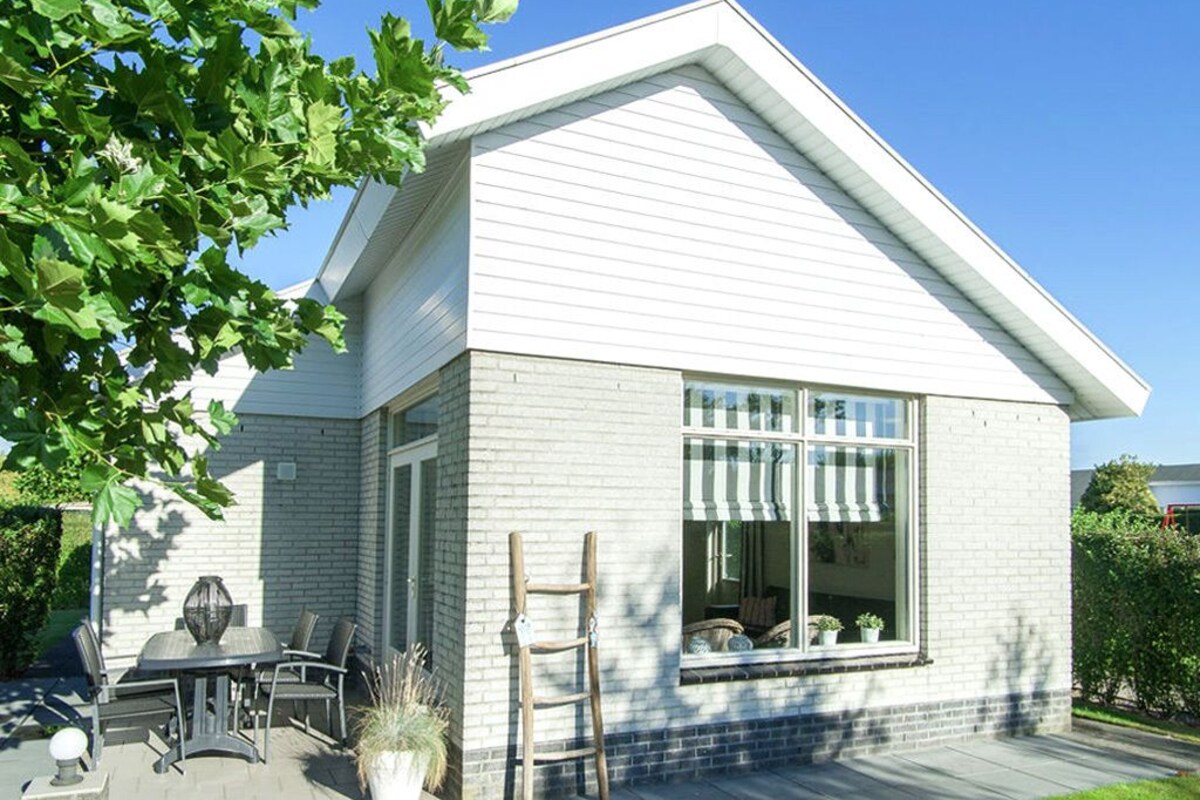 Bungalow, 2 Bedrooms (Den) | Iron/ironing board, cots/infant beds, free WiFi