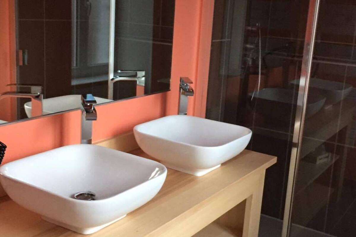 comfort double room | bathroom | deep-soaking bathtub, free toiletries, hair dryer, towels