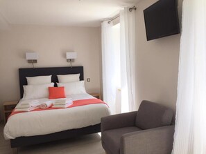 Comfort Plus double room | In-room safe, desk, free cribs/infant beds, free WiFi - Hôtel le Bout du Monde (Saint-Georges)