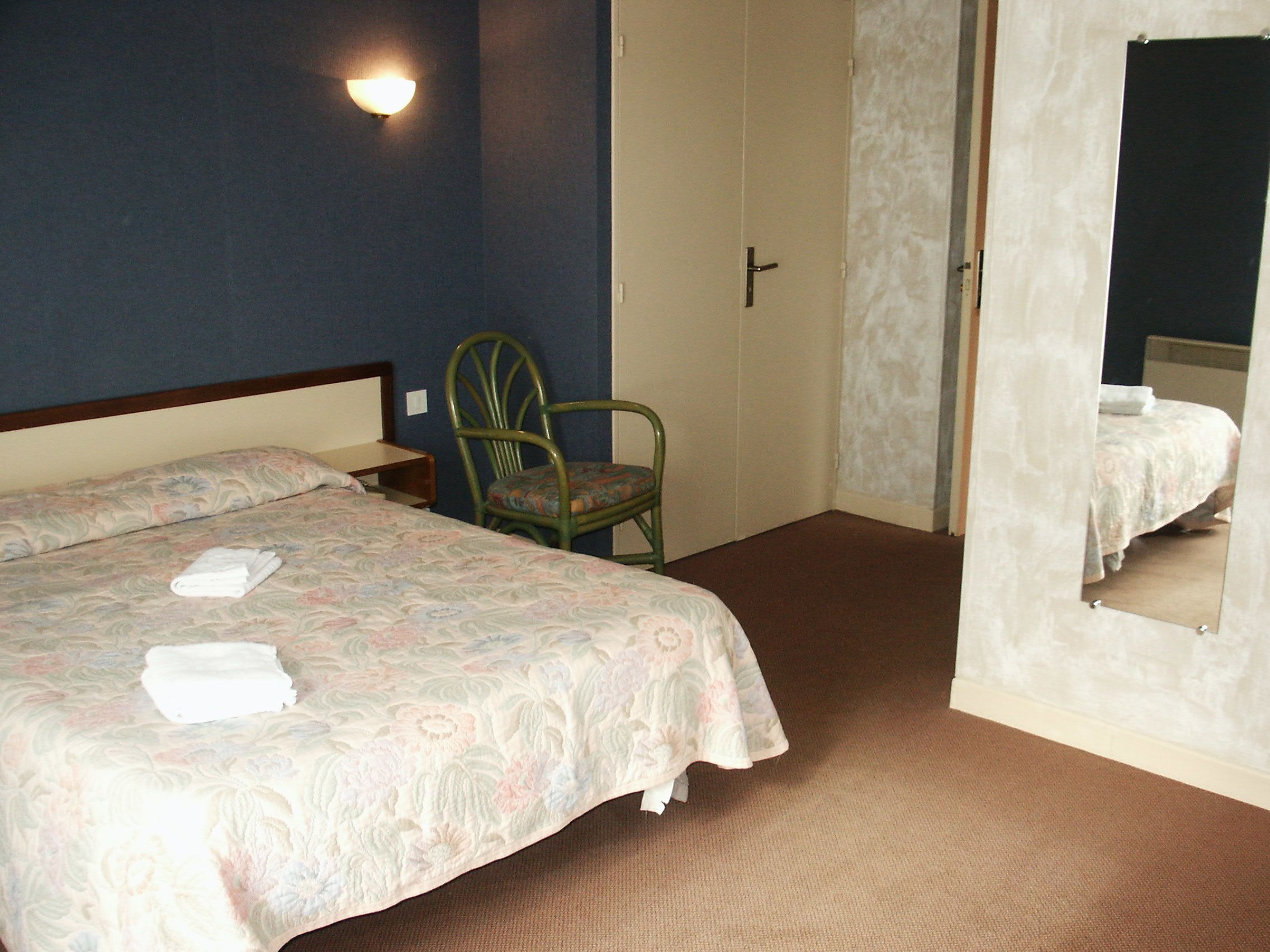 double room | in-room safe, desk, free cots/infant beds, free wifi