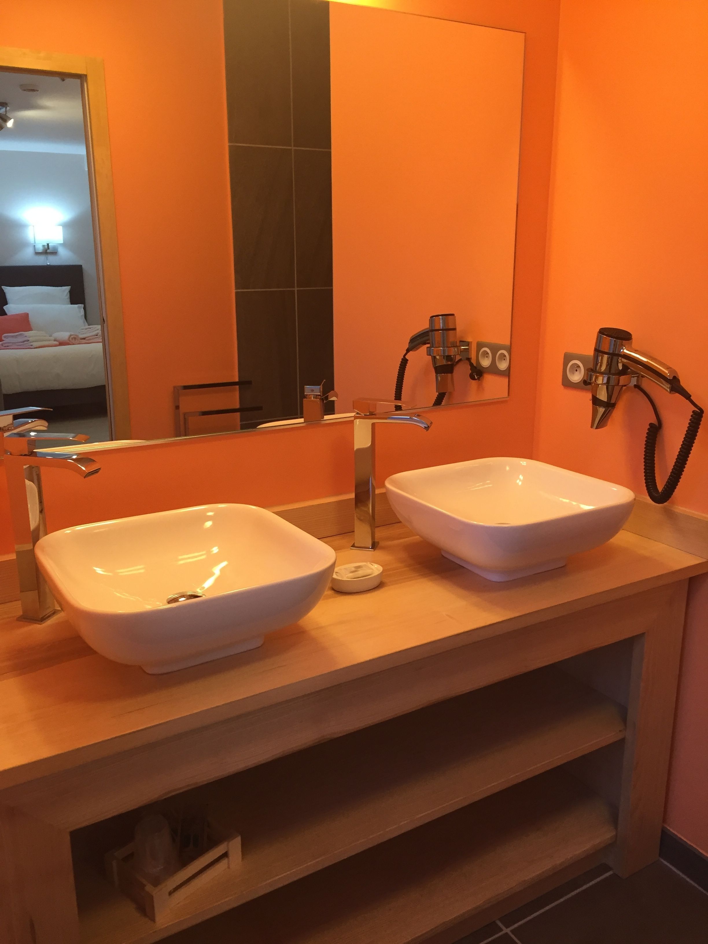 suite, jetted tub | bathroom sink