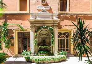 Courtyard - Nazionale Palace Suites (Rome)