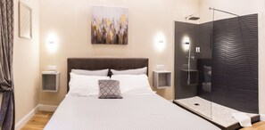 Soundproofing, iron/ironing board, free WiFi, bed sheets - Nazionale Palace Suites (Rome)