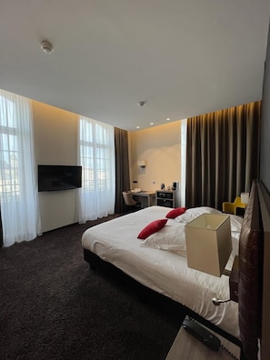 Junior-sviitti, parveke | 1 makuuhuone, ylelliset vuodevaatteet, tallelokero huoneessa