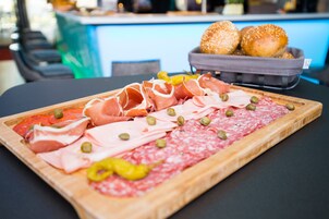 Desayuno buffet todos los días (con cargo)