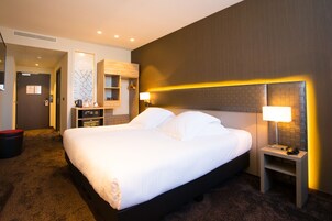 Premium bedding, in-room safe, individually decorated, desk