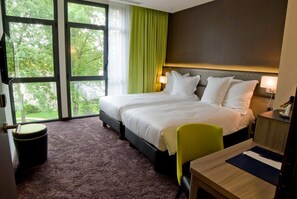 Premium bedding, in-room safe, individually decorated, desk - Les Jardins du Mess (Verdun)