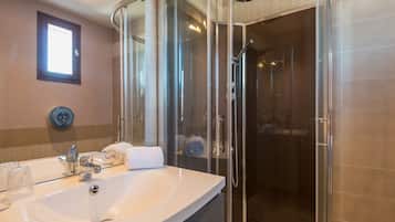 Comfort Double Room | Individually decorated, desk, blackout drapes, soundproofing