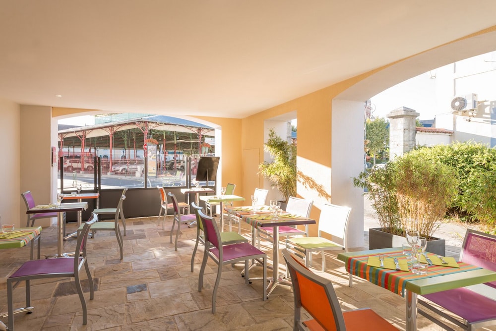 Logis Hôtel l'Hôtellerie la Cuisinerie le Réverbère by null