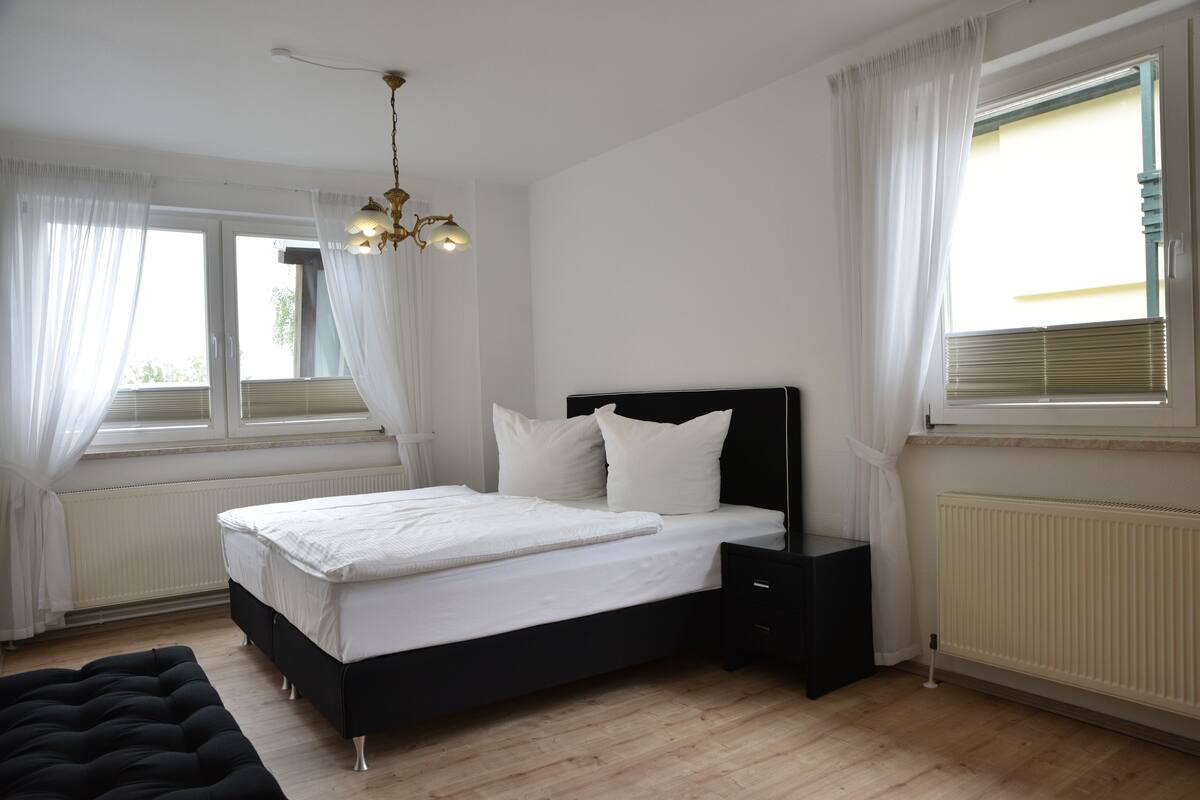 Cots/infant beds, rollaway beds, free WiFi, bed sheets