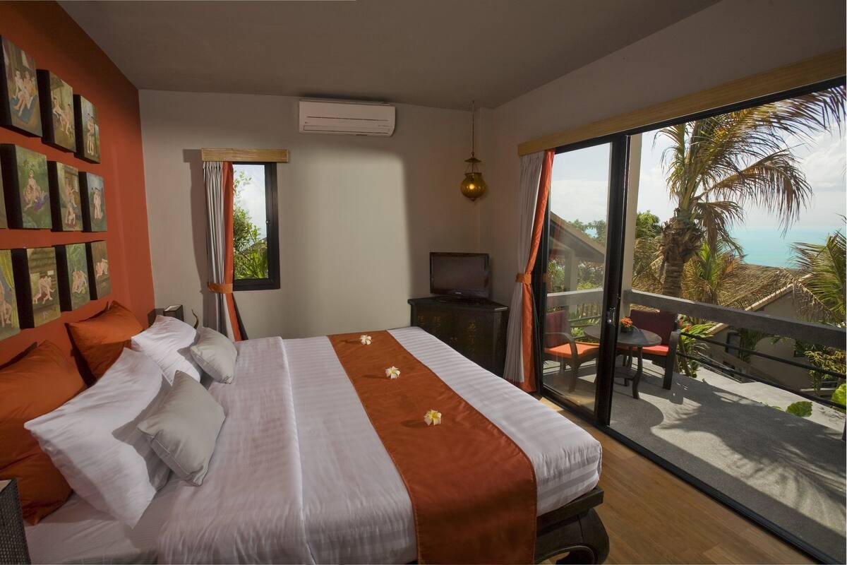 Minibar, in-room safe, desk, rollaway beds