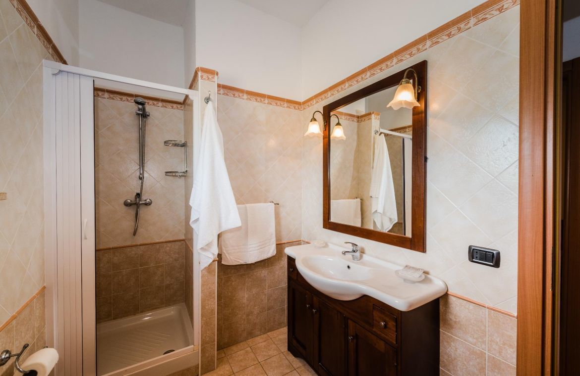Appartamento Superior, 2 camere da letto, balcone, vista mare | Bagno | Doccia, asciugacapelli, accappatoio, bidet