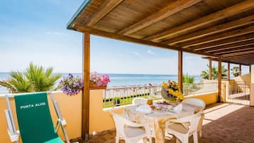 Standard Apartment, 1 Bedroom, Balcony | Property entrance