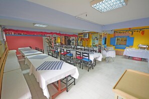 Daily continental breakfast (EUR 12 per person)