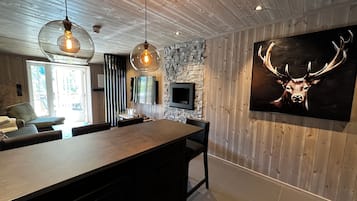 1 bedroom, individually decorated, individually furnished