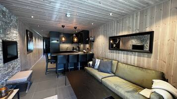 Deluxe Apartment, 2 Bedrooms | 1 bedroom, individually decorated, individually furnished