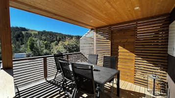 Deluxe Apartment, 2 Bedrooms | 1 bedroom, individually decorated, individually furnished