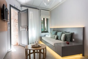 Economy Apartment | In-room safe, soundproofing, free WiFi - The 48 Suites (Chania)