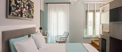 In-room safe, soundproofing, free WiFi