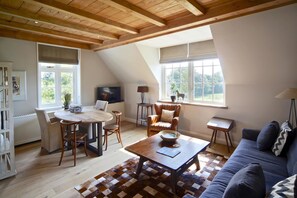 Suite, 1 Bedroom | Living room | Flat-screen TV - Buitenplaats Welsdael (Margraten)