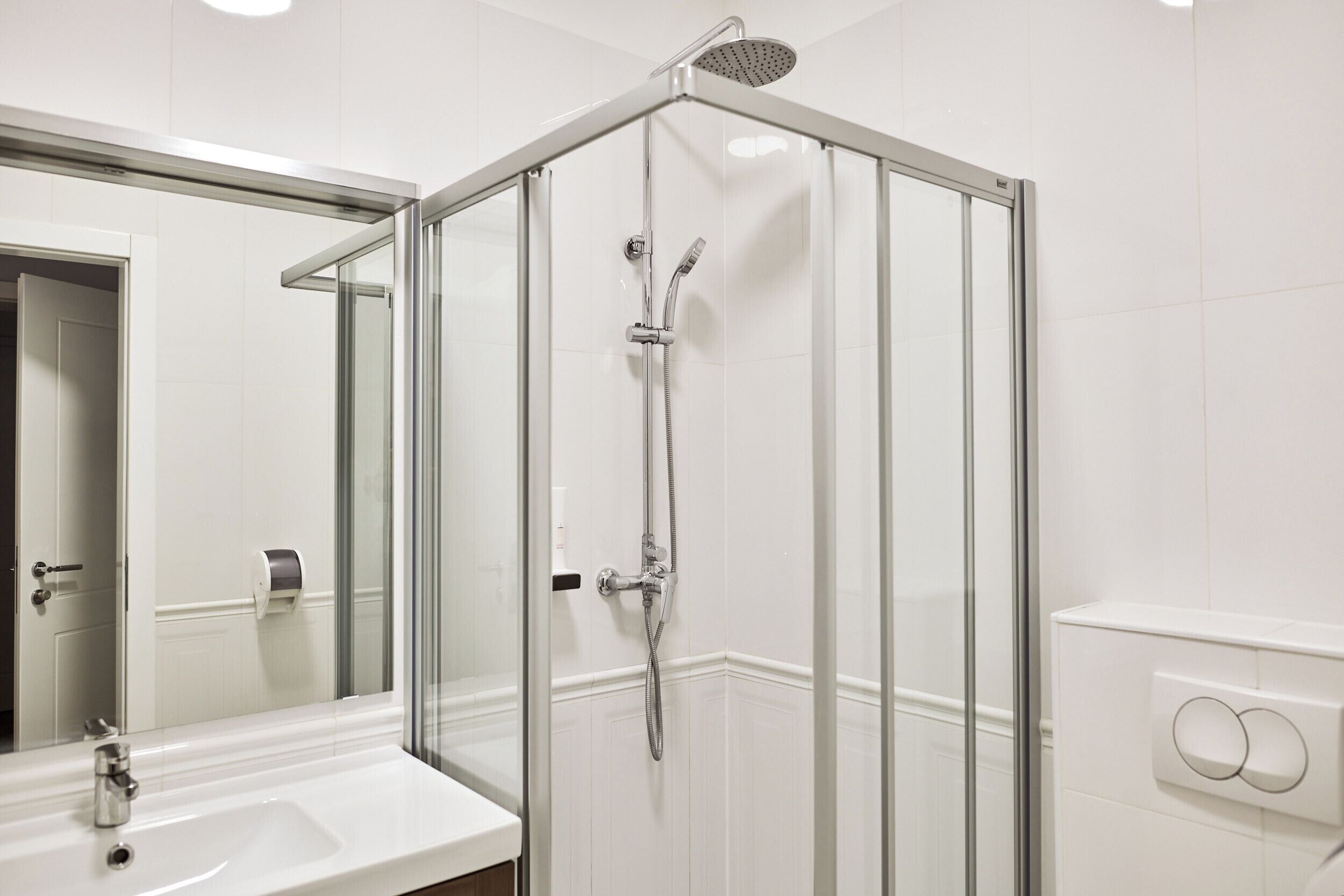 Deluxe Apartment (Ilica 82) | Bathroom | Shower, hair dryer, soap, shampoo