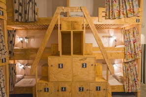 Sovsal - sovsal (män och kvinnor) - privat badrum (Bunk Bed in 9-Bed Dormitory) | Ljudisolering, strykjärn/strykbräda, gratis wi-fi och sängkläder