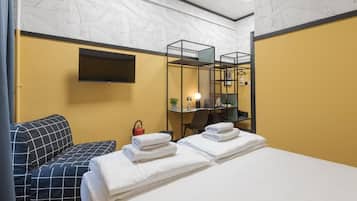Double or Triple private room - Ilica street 44 | Soundproofing, iron/ironing board, free WiFi, bed sheets