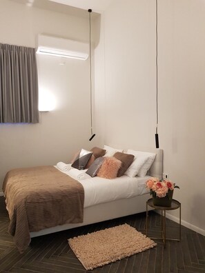Een kluis op de kamer, een strijkplank/strijkijzer, gratis babybedden