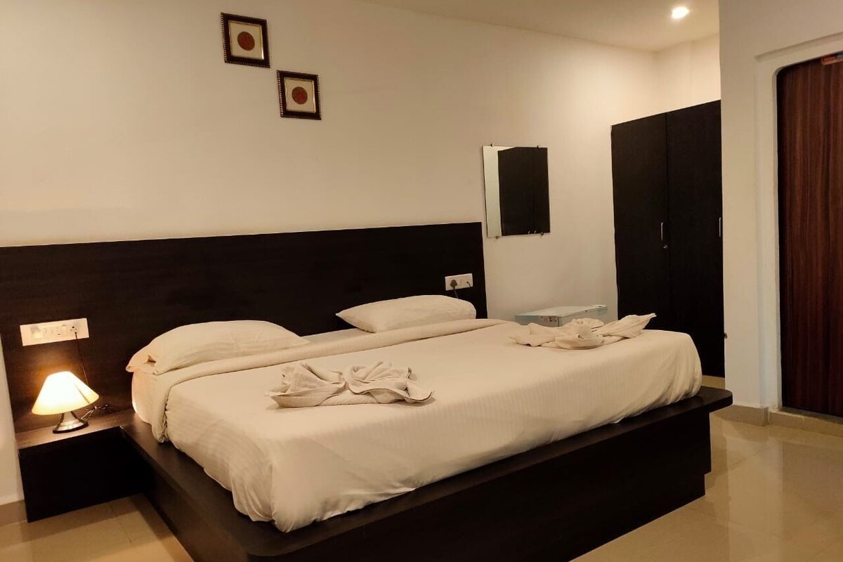 Literie de qualité supérieure, minibar, bureau, draps fournis