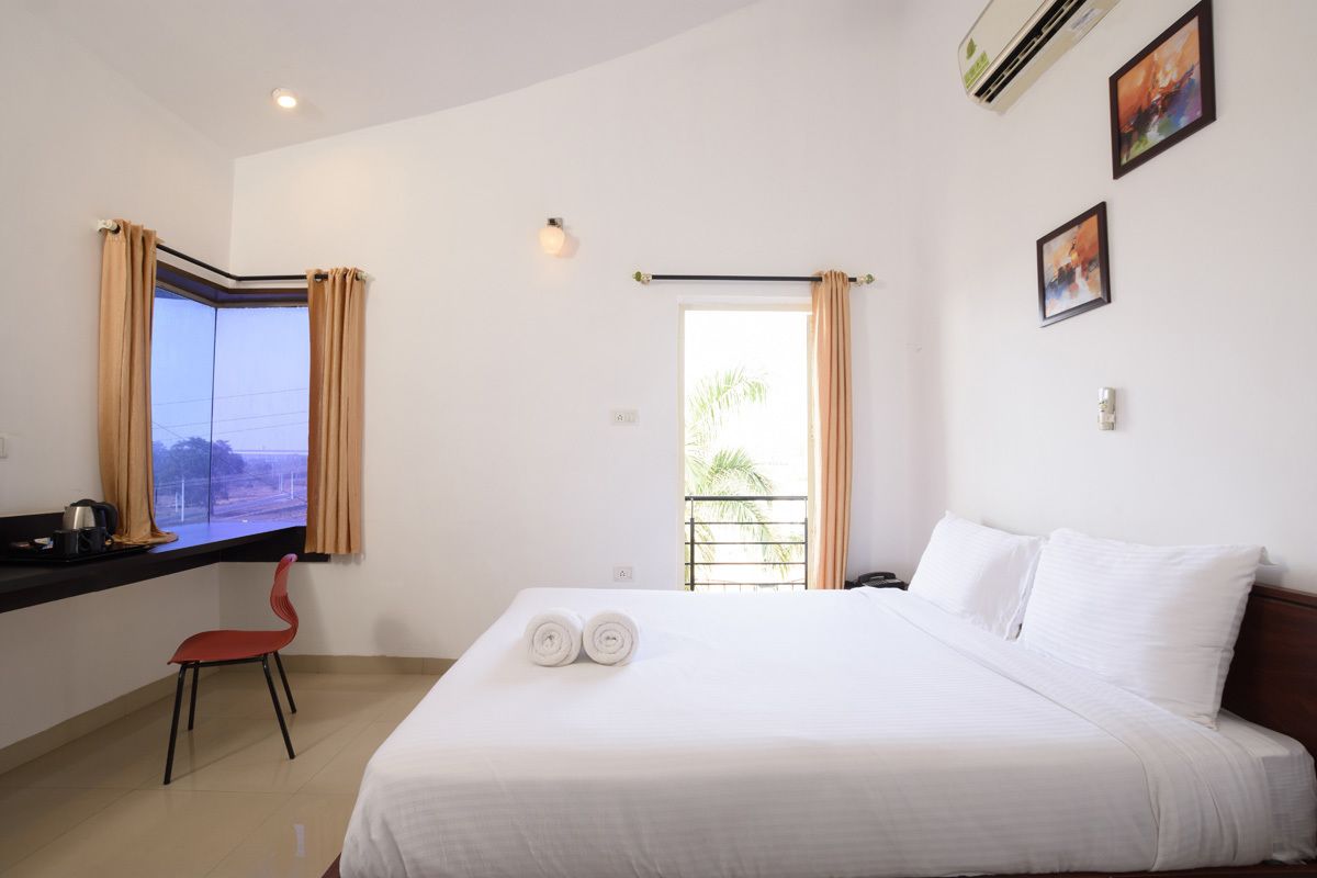 Classic-Doppelzimmer, 1 Queen-Bett, Gartenblick | Hochwertige Bettwaren, Minibar, Schreibtisch, Bettwäsche