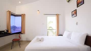 Classic-Doppelzimmer, 1 Queen-Bett, Gartenblick | Hochwertige Bettwaren, Minibar, Schreibtisch, Bettwäsche