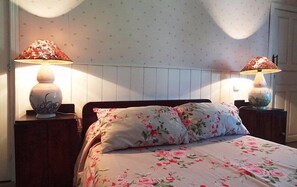 トリプルルーム ベッド (複数台) 禁煙 | ミニバー、客室ごとに異なる装飾、客室ごとに異なるインテリア、デスク