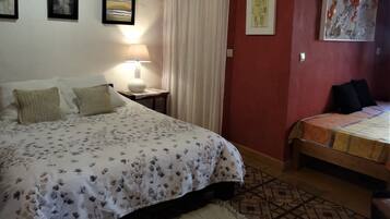 Chambre Triple Confort, plusieurs lits, non-fumeurs | Minibar, décoration personnalisée, ameublement personnalisé, bureau