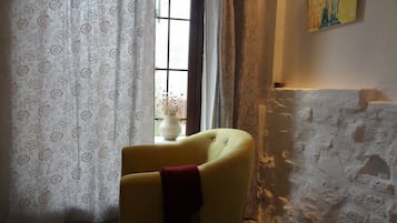 Suite nupcial, pati, zona enjardinada | Sala d'estar
