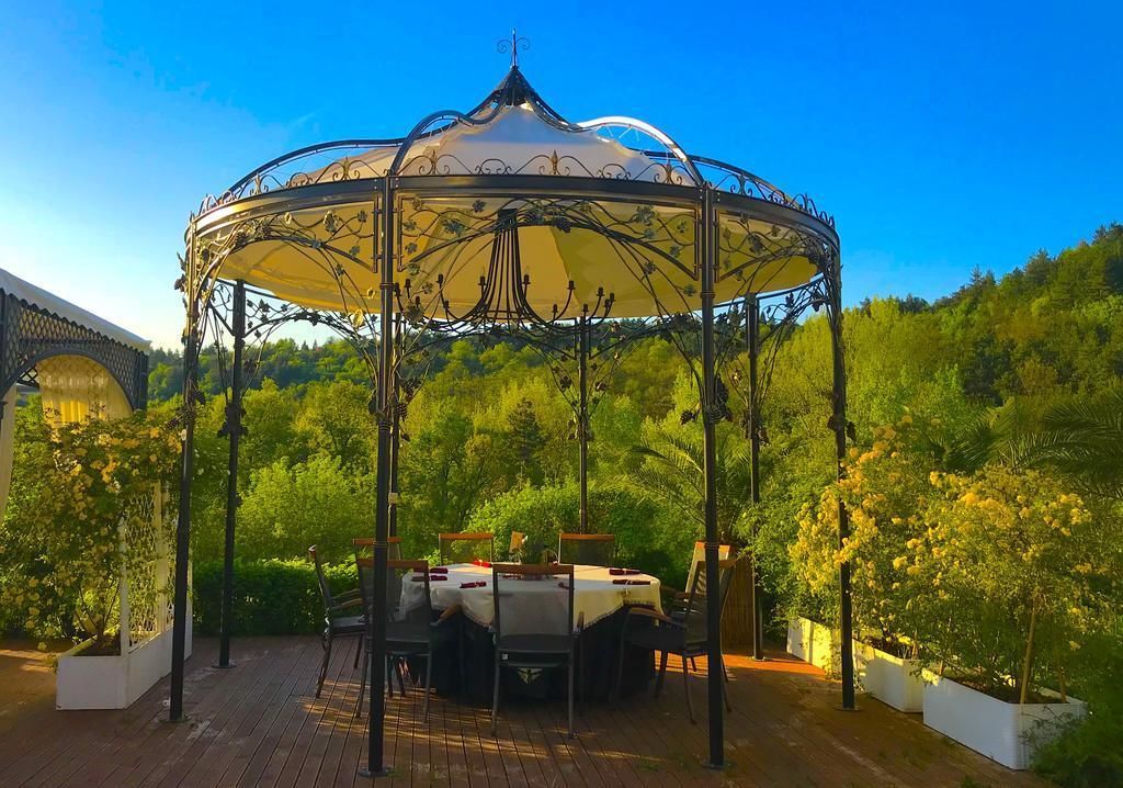 outdoor banquet area