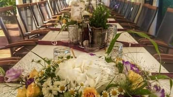 Zona a l'aire lliure per a la celebració de casaments