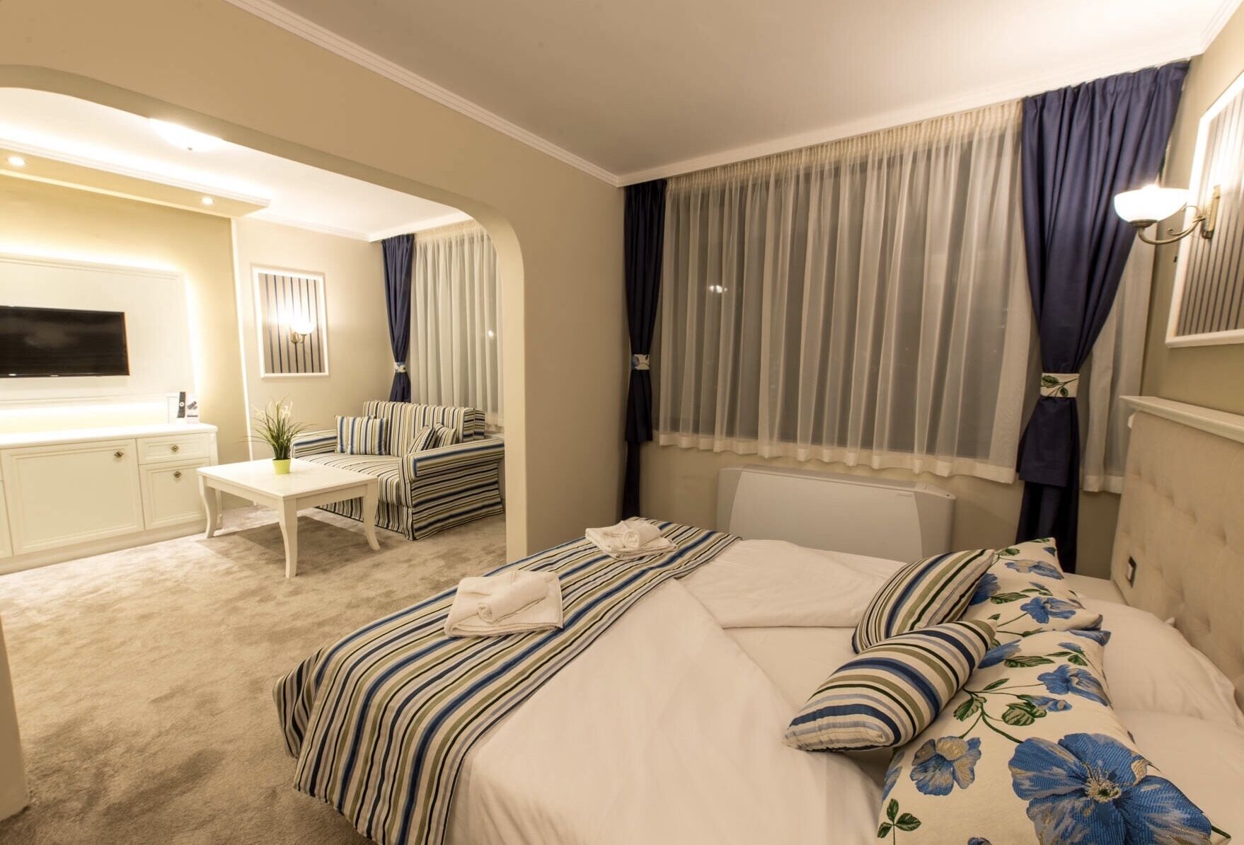 Premium bedding, desk, free WiFi