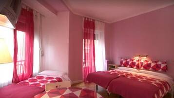 Triple Room | Desk, iron/ironing board, free WiFi, bed sheets