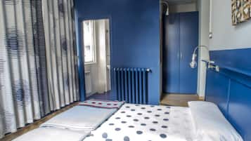 Twin Room | Desk, iron/ironing board, free WiFi, bed sheets