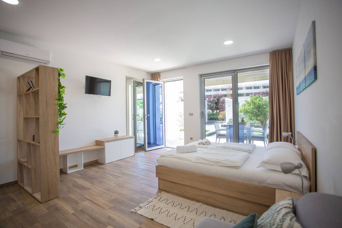 Basic Studio, 1 Bedroom, Resort View (2) | Desk, blackout curtains, soundproofing, free WiFi