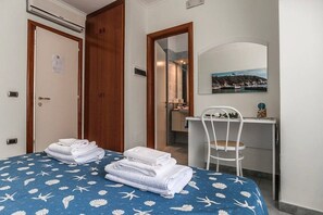 Double or Twin Room | In-room safe, desk, cribs/infant beds, free WiFi - Hotel Tirreno (Formia)